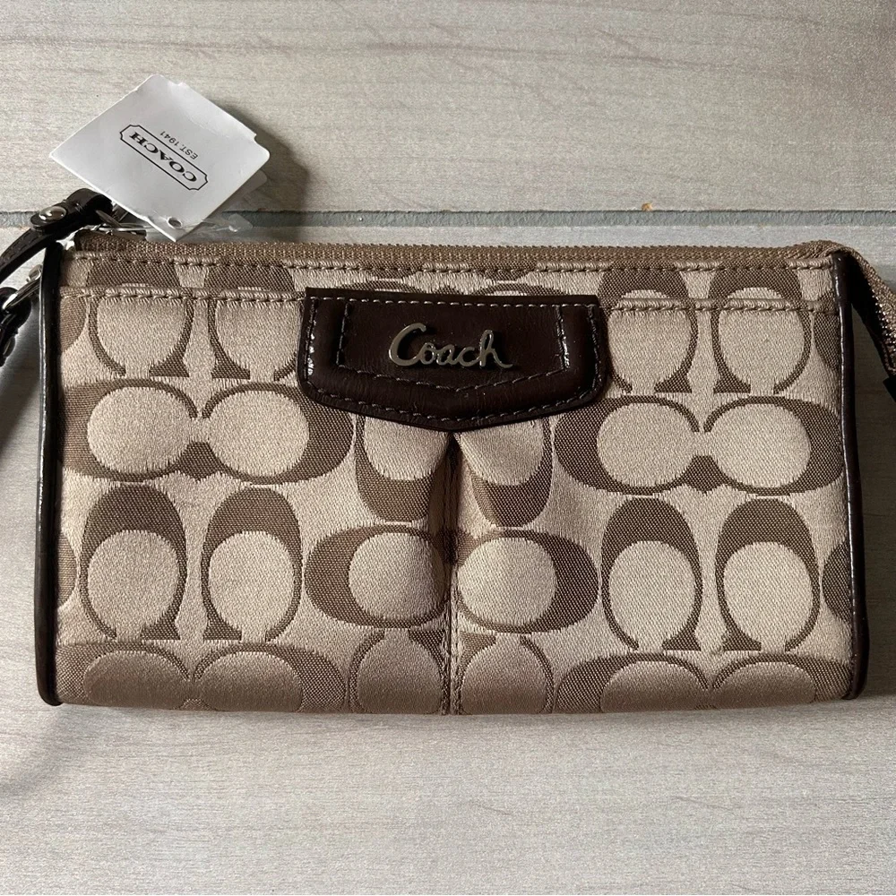NWT 100% Authentic Coach Ashley Signature Satin Zippy Clutch Wallet